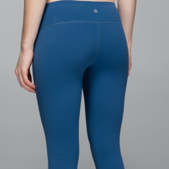 Lululemon under wonder crops size 6 - Picture 2 of 5